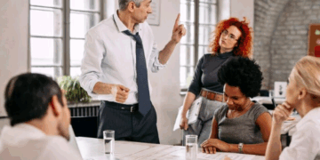 Como capturar a atenção em um mundo de distração – Cecília Lima