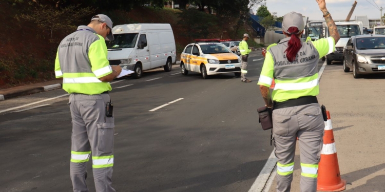 Obras da Sanasa provocam alterações no trânsito do Jardim do Lago