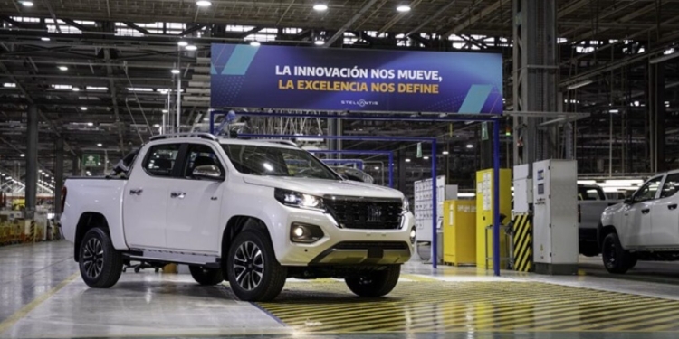 Stellantis inicia a produção da picape Fiat Titano no Polo Automotivo de Córdoba