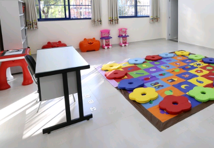 Artigo: Quem cuida de quem educa? – por Vanessa Crecci