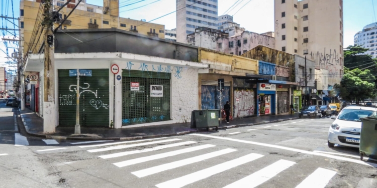 Av. Dr. Thomaz Alves: memórias de um passado elegante e o apelo por um futuro possível