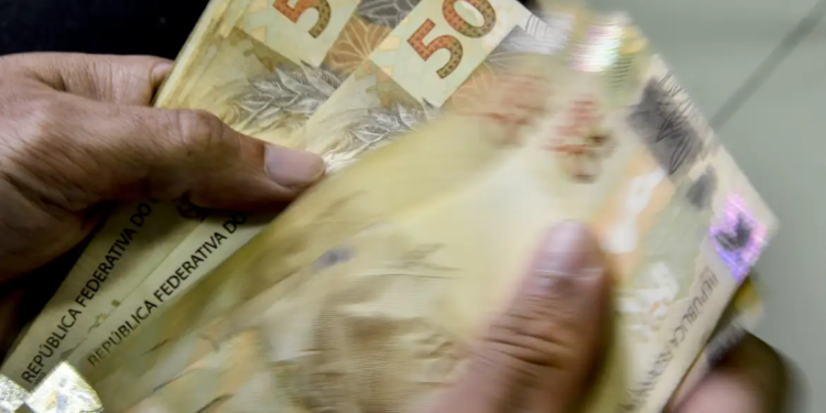Aposentados do INSS que ganham mais que o mínimo começam a receber 13º