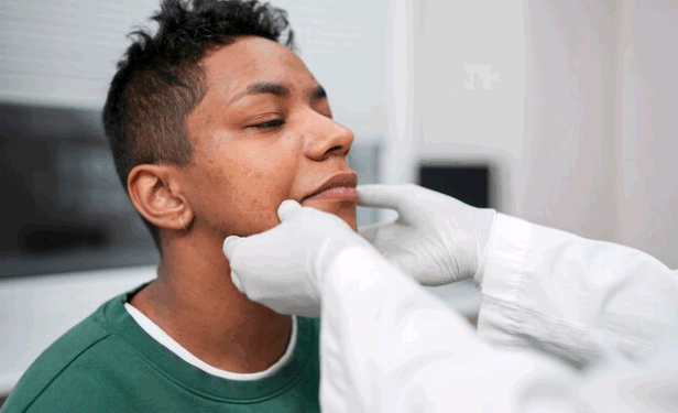 Maio Vermelho: campanha alerta para diagnóstico precoce do câncer de boca