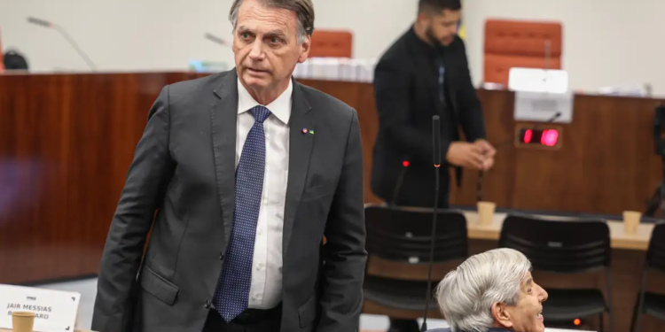 Bolsonaro nega ter cogitado plano de golpe de Estado