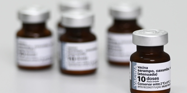 Saúde começa a aplicar ‘dose zero’ de vacina contra sarampo nos centros de saúde