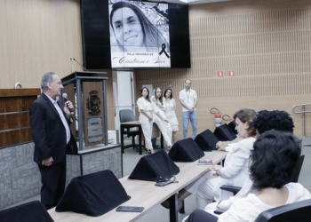 Câmara decreta luto de três dias e faz ato simbólico pelo falecimento de servidora