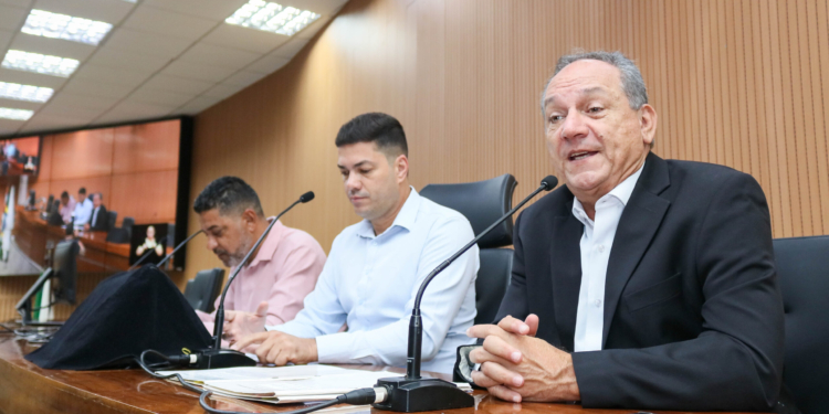 Câmara vota nesta segunda projeto que garante 15 minutos de estacionamento gratuito em clínicas e hospitais