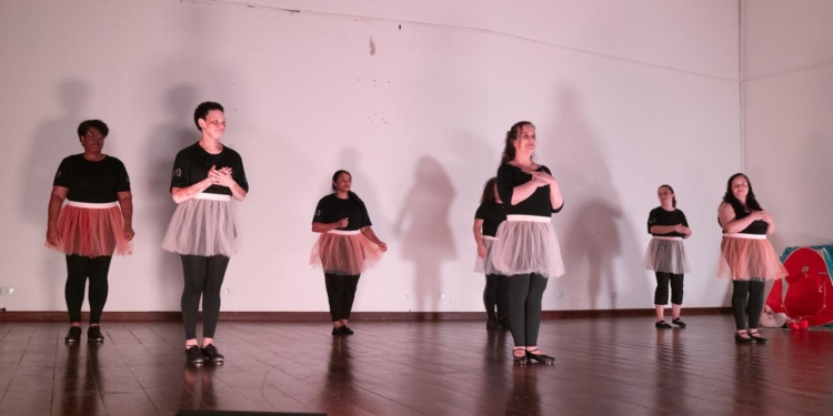 Coral de Libras do CEI Campinas apresenta repertório brasileiro