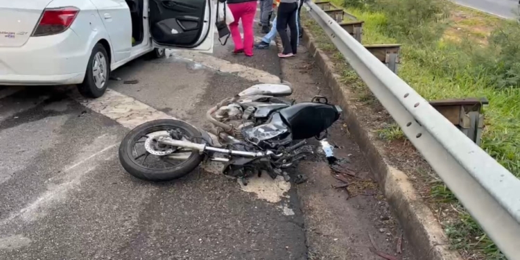 Acidente na Santos Dumont deixa motociclista gravemente ferido