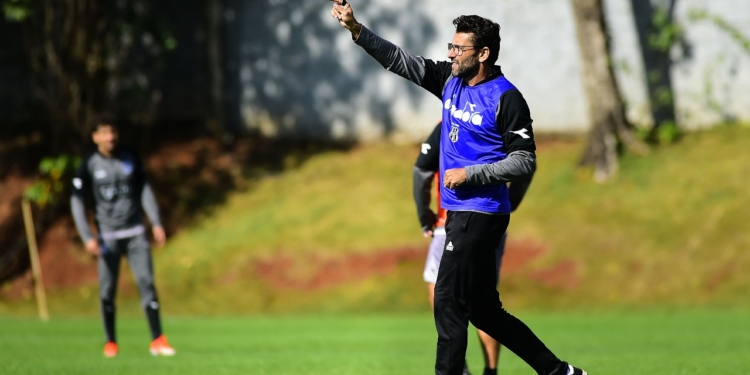 Ponte busca manter liderança e voltar a vencer em casa contra o ABC