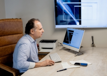 Cirurgia com tecnologia eletrônica permite o alongamento de ossos da perna em até 8cm