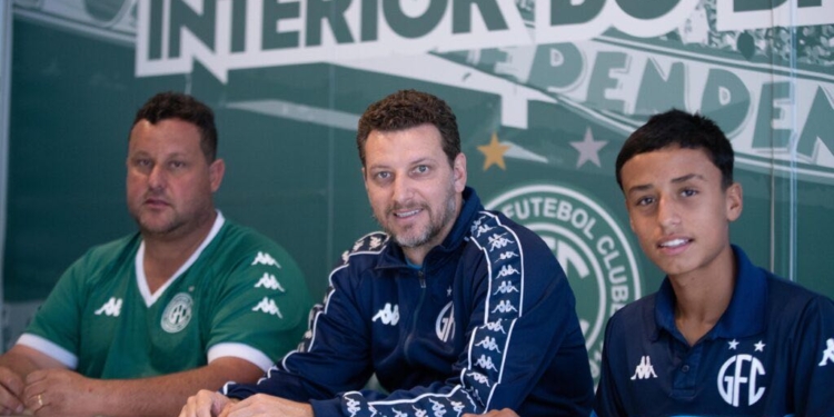 Meia da base de 14 anos renova vínculo e já treina do profissional do Guarani