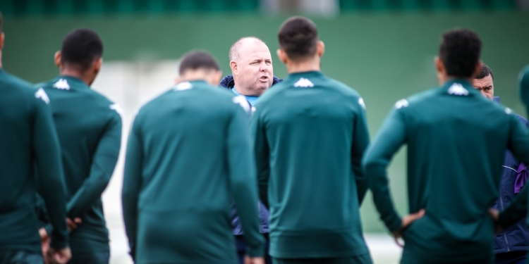 Guarani recebe o CSA com chances de entrar na zona de classificação