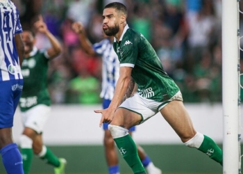 Em 2 jogos, Bruno Santos marca 3 e assume a artilharia isolada do Guarani na Série C