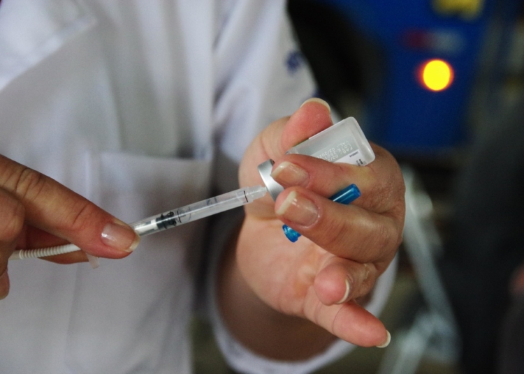 Campinas reforça vacinação contra gripe com abertura de 2 CSs e ação no comércio neste sábado