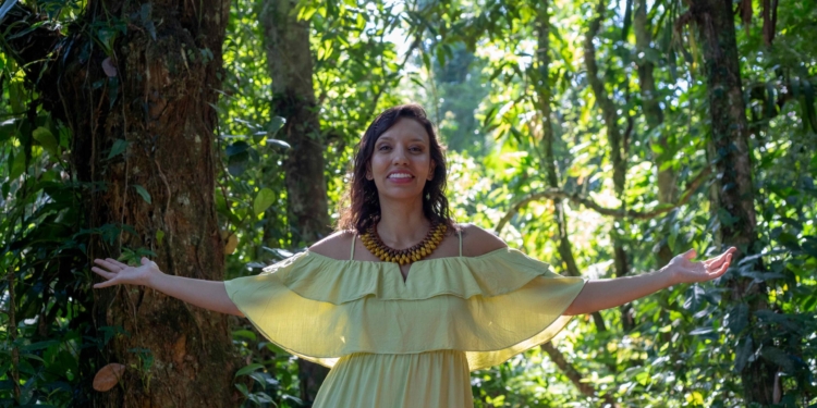 Cantora Aline Manfrim estreia show ‘Música que Transforma’ em Indaiatuba