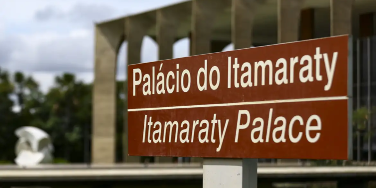 Brasil condena ataques de Israel e dos EUA a instalações no Irã