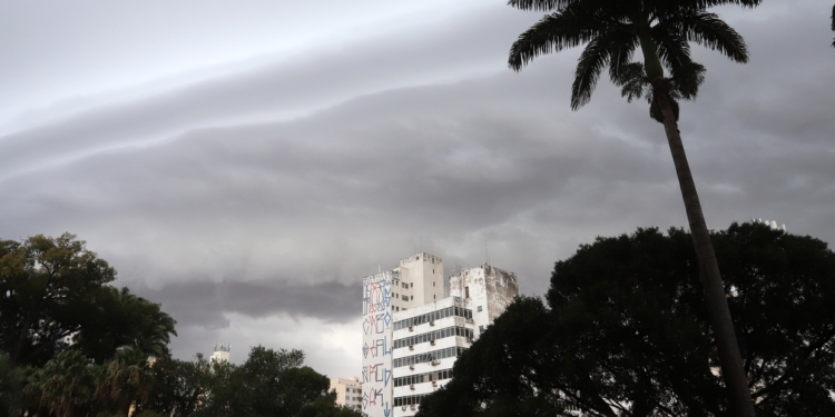 Defesa Civil emite alerta de frio intenso nesta terça na região