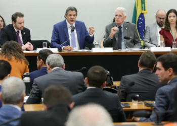 Audiência com Haddad é encerrada após tumulto entre deputados