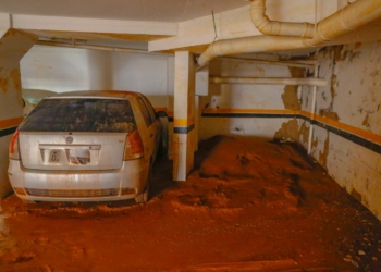 Água que engoliu veículos em prédio de Campinas quase atingiu teto da garagem; veja fotos e vídeo