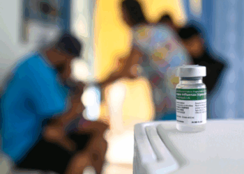 Vacinação contra gripe vai a terminais de ônibus, shoppings e mercados; veja locais