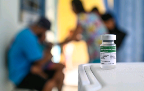 Vacinação contra gripe vai a terminais de ônibus, shoppings e mercados; veja locais