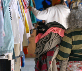 Varal Solidário distribui roupas e cobertores no Jardim Novo Campos Elíseos