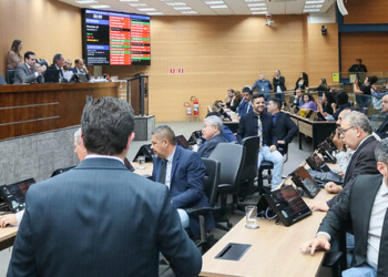 Câmara vota pelo arquivamento da denúncia contra Vini Oliveira