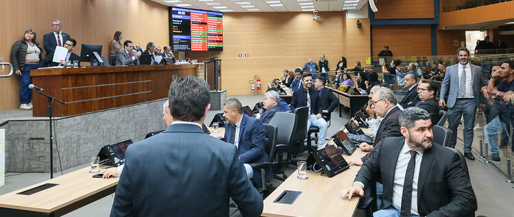 Câmara vota pelo arquivamento da denúncia contra Vini Oliveira