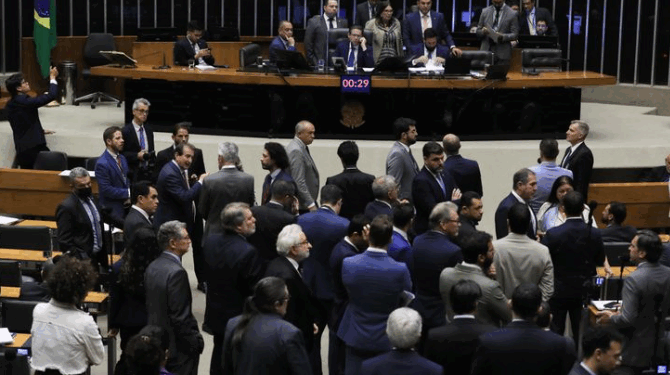 Câmara aprova PL que simplifica regras para licenciamento ambiental