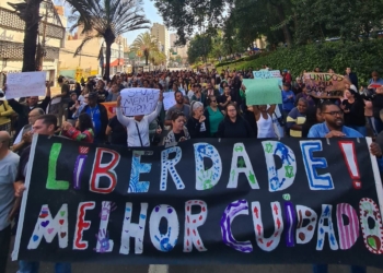 Funcionários do Cândido protestam e pedem manutenção de convênio com a Prefeitura