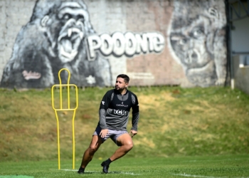 Ponte vence sem Elvis em campo pela primeira vez na série C