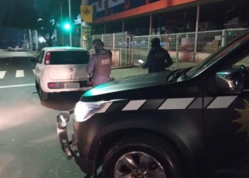 GM prende trio suspeito de furtar objetos do interior de veículos no Taquaral