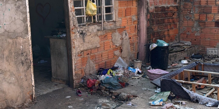 Após morte de bebê, pais são presos e polícia descobre casa insalubre em Campinas; veja imagens