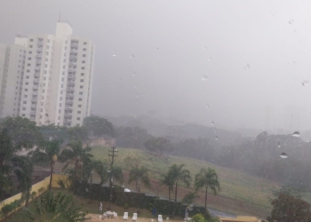 Primeira chuva de julho em Campinas causa alagamento, quedas de árvores e atinge PS do Mário Gatti