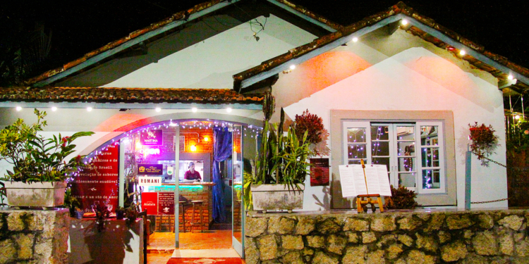 Chef da Itália usa ingredientes da floresta amazônica em pratos criativos de bistrô em Ilhabela