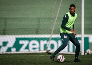 Zagueiro Raphael convoca o torcedor bugrino a abraçar o time: ‘esse é o momento’