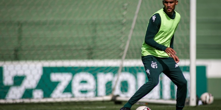 Zagueiro Raphael convoca o torcedor bugrino a abraçar o time: ‘esse é o momento’