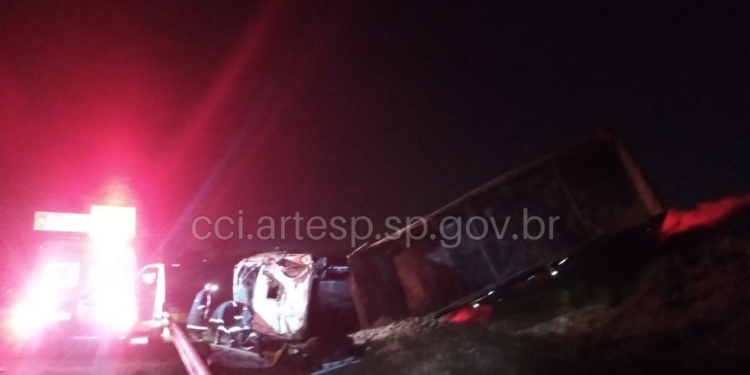 Motorista de carreta morre após colisão com carro no Anel Viário em Valinhos