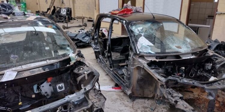 Polícia encontra desmanche com quatro veículos furtados em Campinas