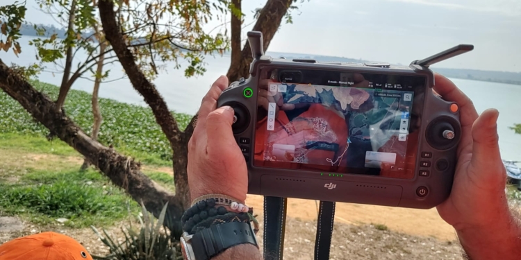 Defesa Civil de Campinas dá apoio às buscas de jovem desaparecido em represa de Americana