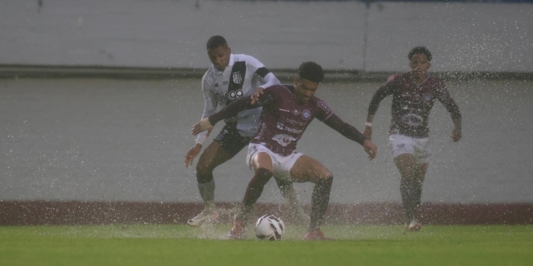 Ponte perde de virada para o Caxias no último lance e vê liderança escapar