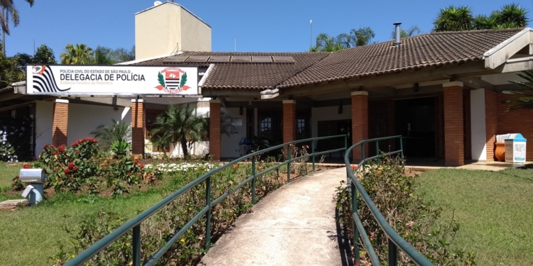 Homem é preso em flagrante após esfaquear o próprio irmão em Holambra