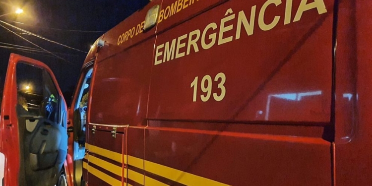 Passageiro de moto morre após colisão com ônibus do BRT na Avenida Ruy Rodrigues