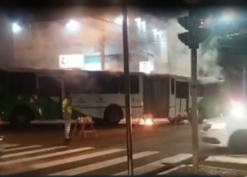 Princípio de incêndio atinge ônibus com 80 passageiros em Campinas