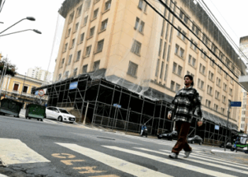 Retirada de telas e andaimes do Palácio da Cidade teve início nesta quinta-feira