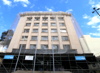 Palácio da Cidade: telas de proteção na fachada começam a ser retiradas