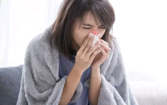 Aumenta número de atendimentos de infecções de garganta em SP; veja cuidados