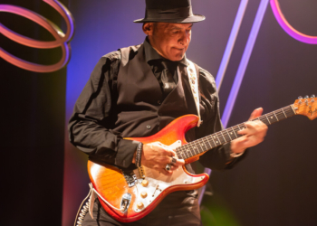 Claudio Zoli encerra Semana Cultural de Hortolândia em clima dançante