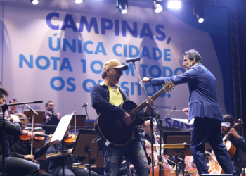 Zeca Baleiro e a Orquestra Sinfônica reúnem 6 mil pessoas no Teatro de Arena